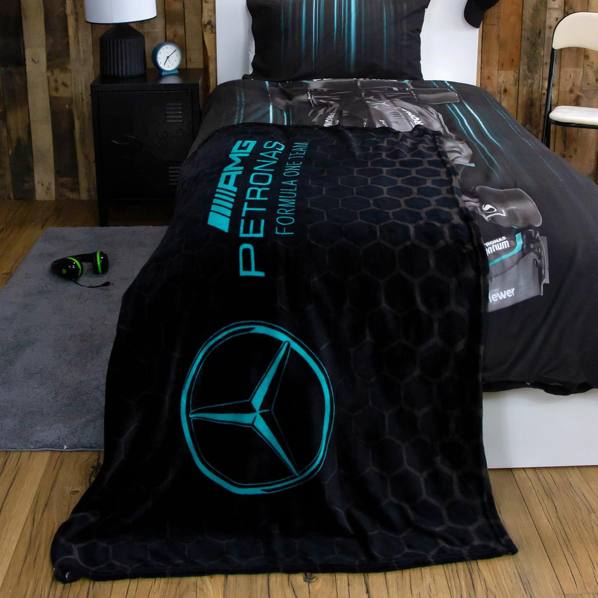 Character World Mercedes AMG Petronas Official Fleece Blanket | Super Soft Warm Black Throw, Stealth Formula One Design | Perfect For The Bedroom, Camping & Sleepovers 100 x 150cm, MAPTLTFL001UK