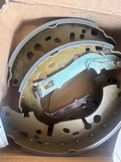HELLA 8DB 355 002-971 Brake Shoe Set - H9860 - Brake System: Lockheed