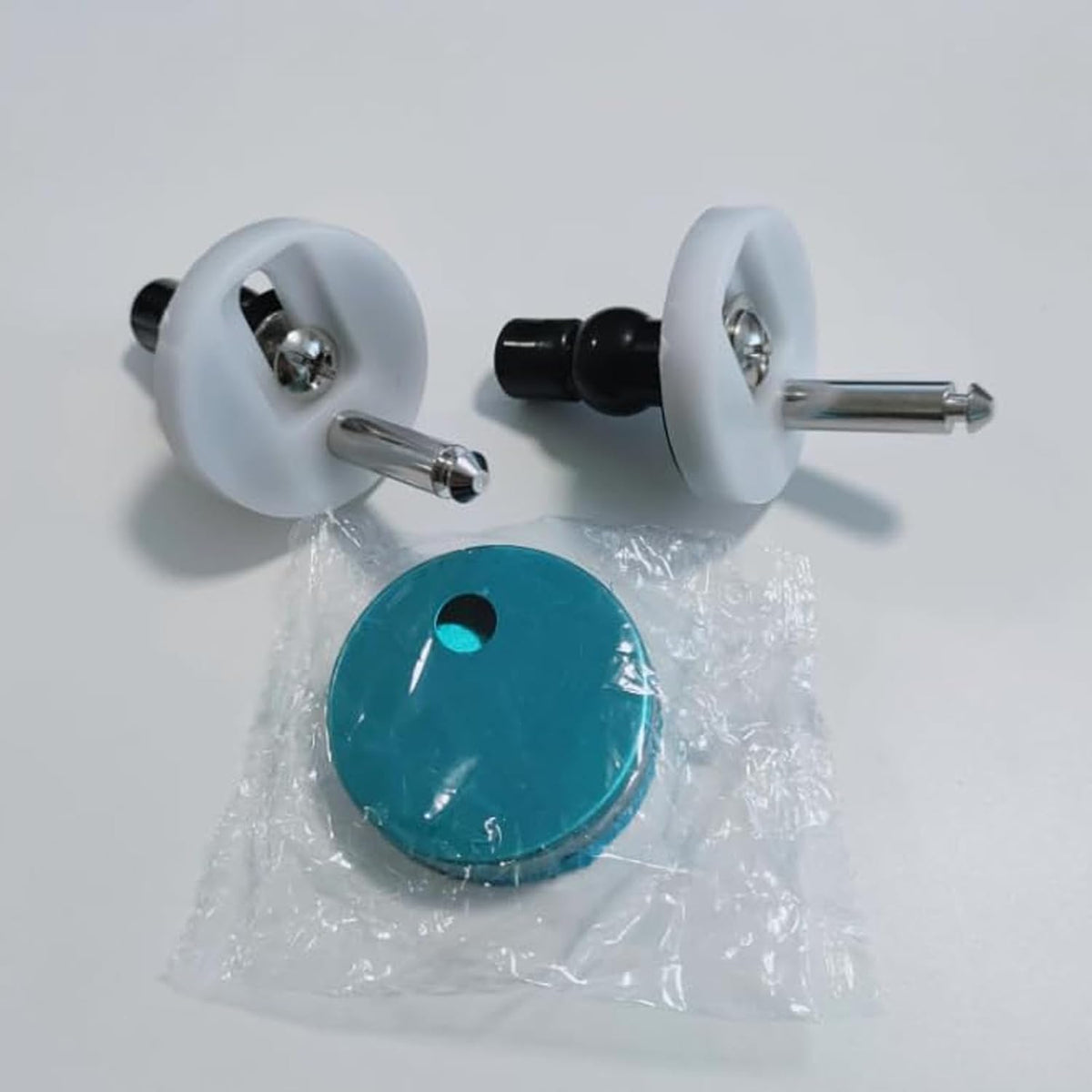 2Pcs Quick Release Toilet Seat Fixings, Universal Soft Close Hinge Replacement Kit with 2Pcs Rubber Expansion Bolts for Blind Hole WC Toilets, Stainless Steel Hardware