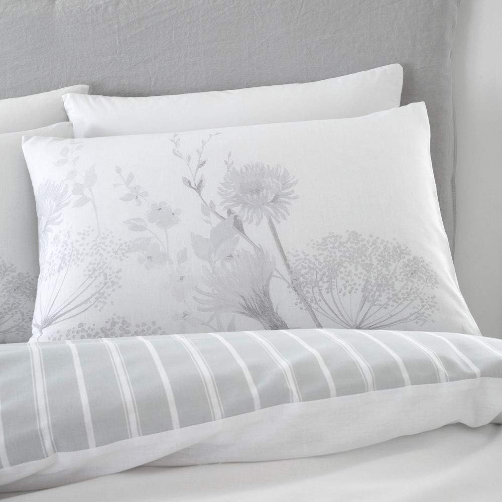 Catherine Lansfield Meadowsweet Floral Reversible Super King Duvet Cover Set with Pillowcases White