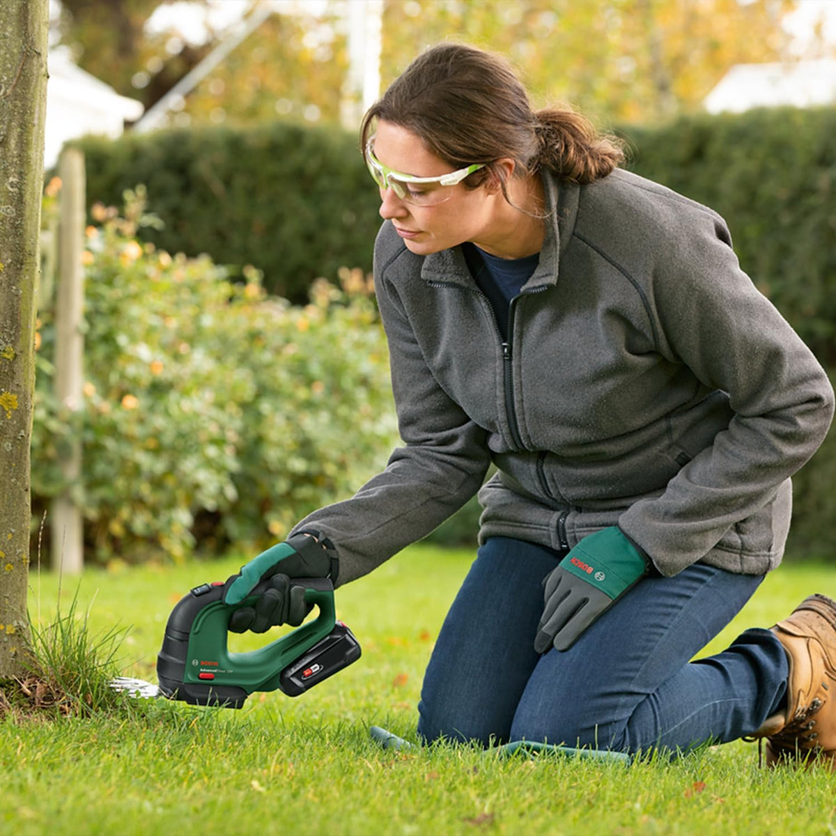 Bosch Cordless Grass Shear & Hedge Trimmer - AdvancedShear 18V-10