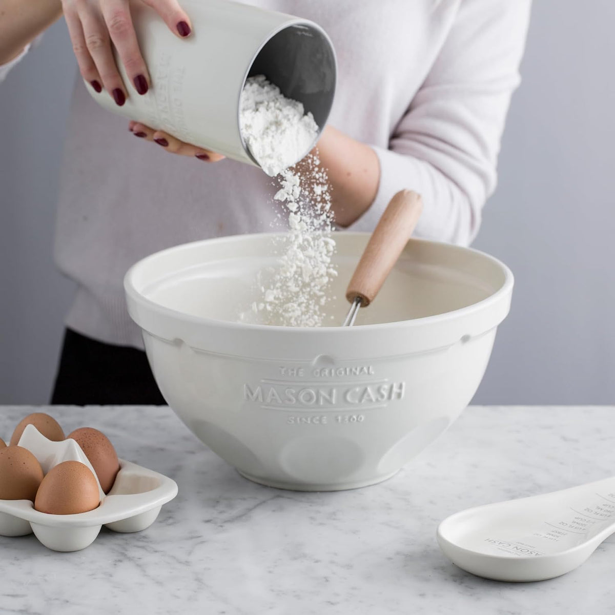 Mason Cash Innovative Kitchen Tilt Mixing Bowl | Dual-Function Stoneware Bowl for Easy Whisking & Baking | Smart Design for Better Mixing Performance