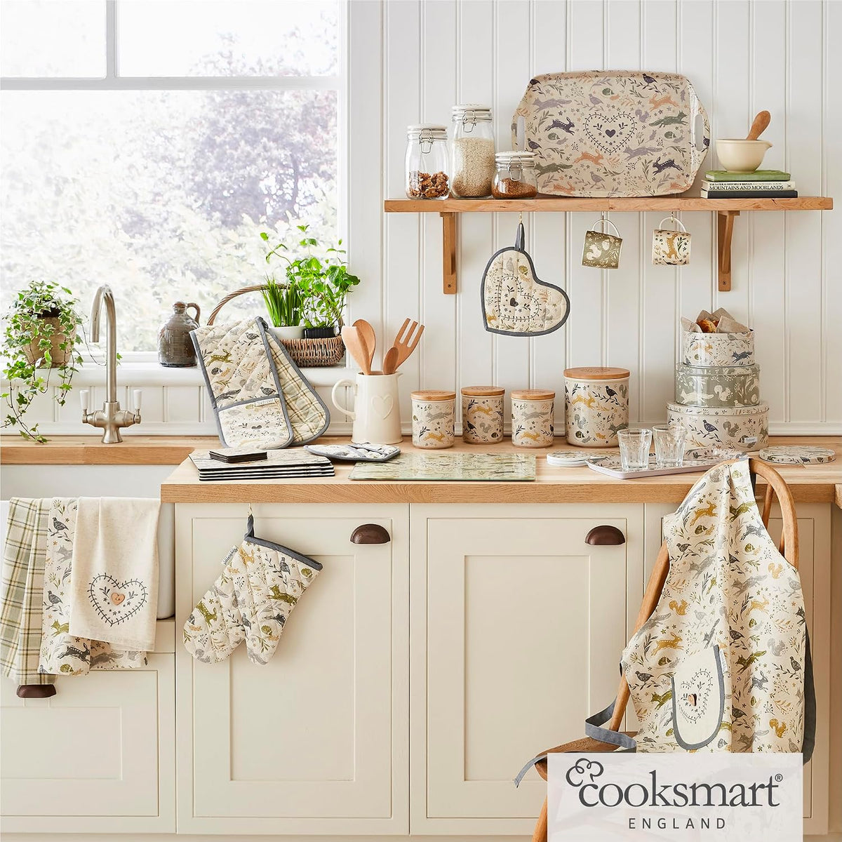 Cooksmart England Set of 3 Cake Storage Tins | Cake Tin/Biscuit Tin Available as Square Storage Tin or as Round Storage Tin (Woodland)